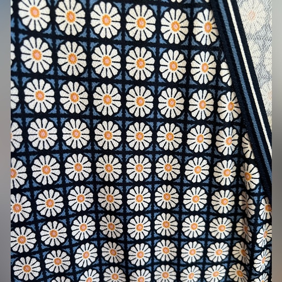 Faux wrap daisy dress - Picture 4 of 4